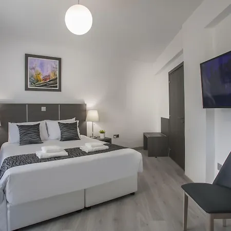 Blazer Apartmanhotel Lárnaka