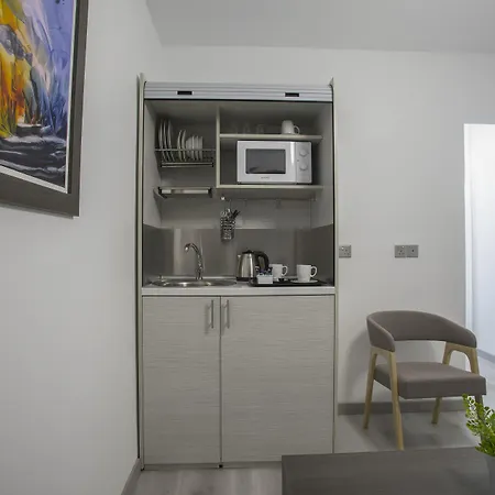 Blazer Aparthotel Larnaka