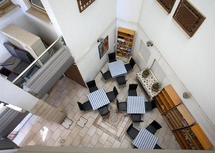 开拓者公寓式酒店 3* 拉纳卡