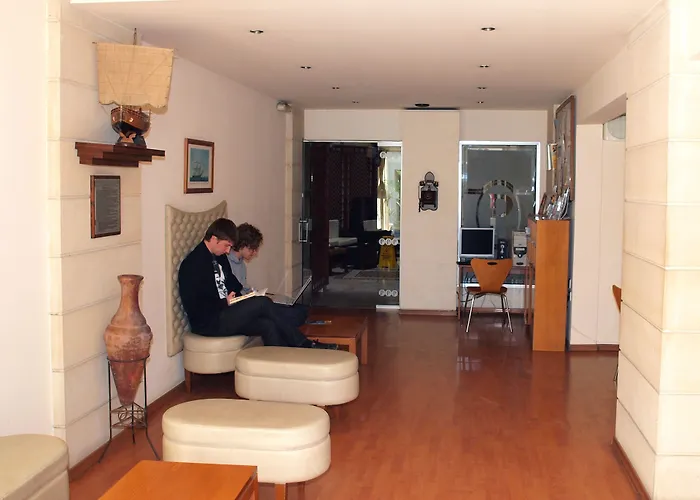 开拓者公寓式酒店 3* 拉纳卡