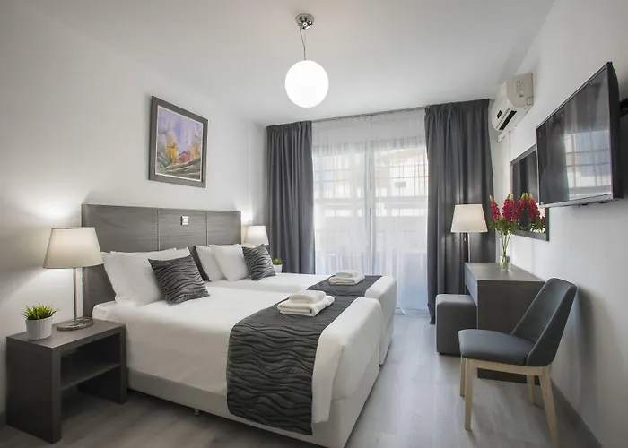 开拓者公寓式酒店 3* 拉纳卡