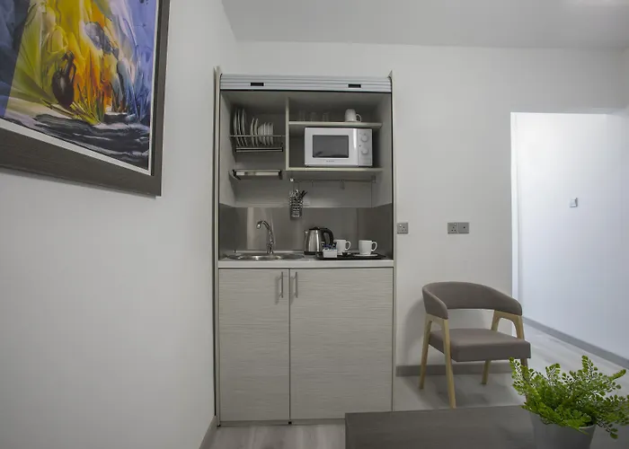 Blazer Apartmanhotel Lárnaka