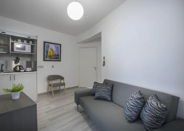 Blazer Aparthotel Larnaka