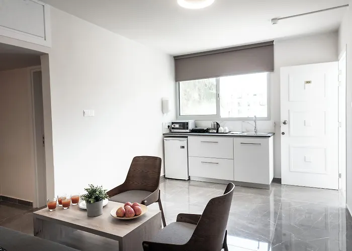 Aparthotel Blazer Larnaka