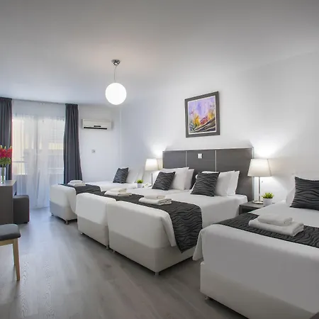 Blazer Aparthotel 3*