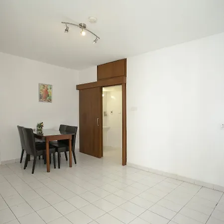 Blazer Aparthotel 3*